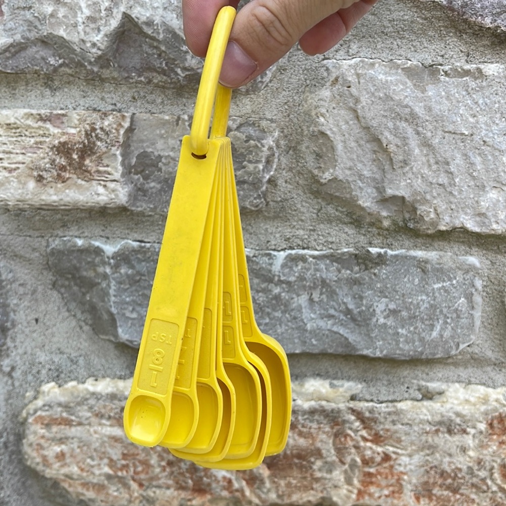 Tupperware measuring spoons